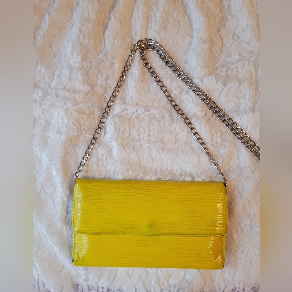 Louis Vuitton epi wallet